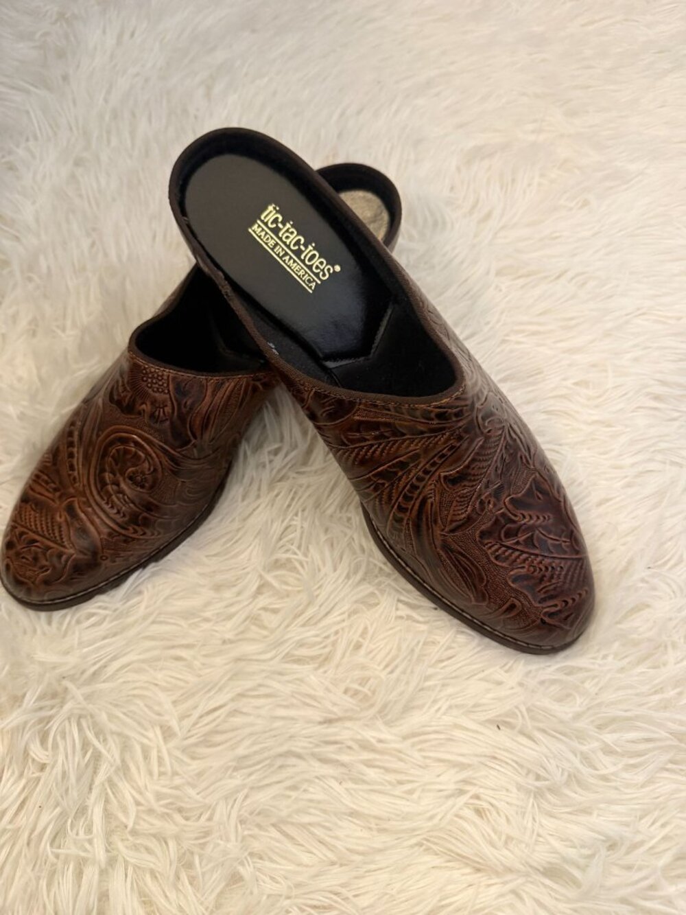 Tic-Tac-Toes Womens Brown Tooled Leather Heeled Mules 8 1/2 M